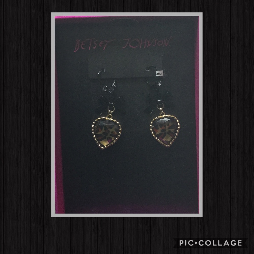 NWT Betsey Johnson Heart Leopard Earrings - Picture 3 of 3